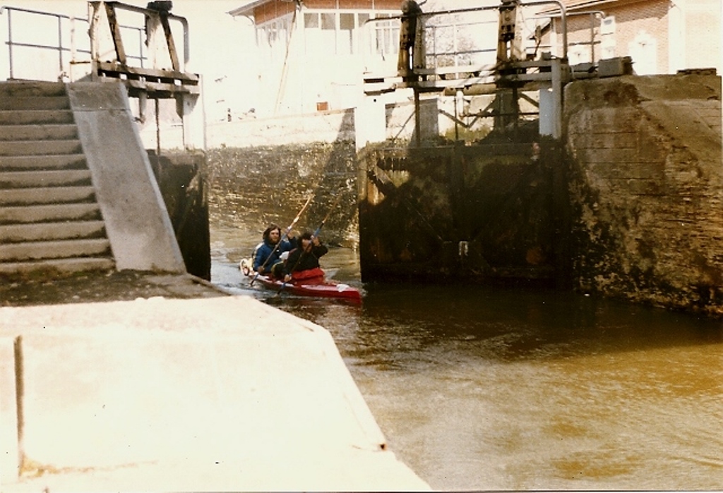 Nigel Foster and Tim Franklin paddlekayak from lock in France 1979lock