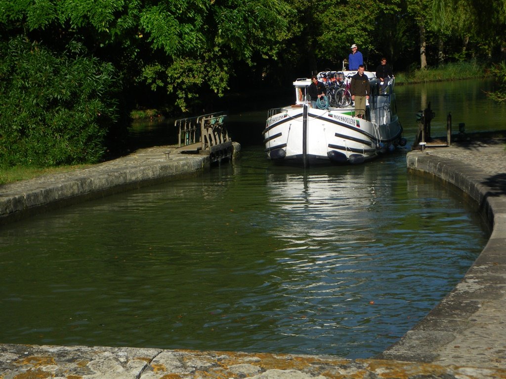 Pénichette entering an olive-shaped lock on Canal du Midi