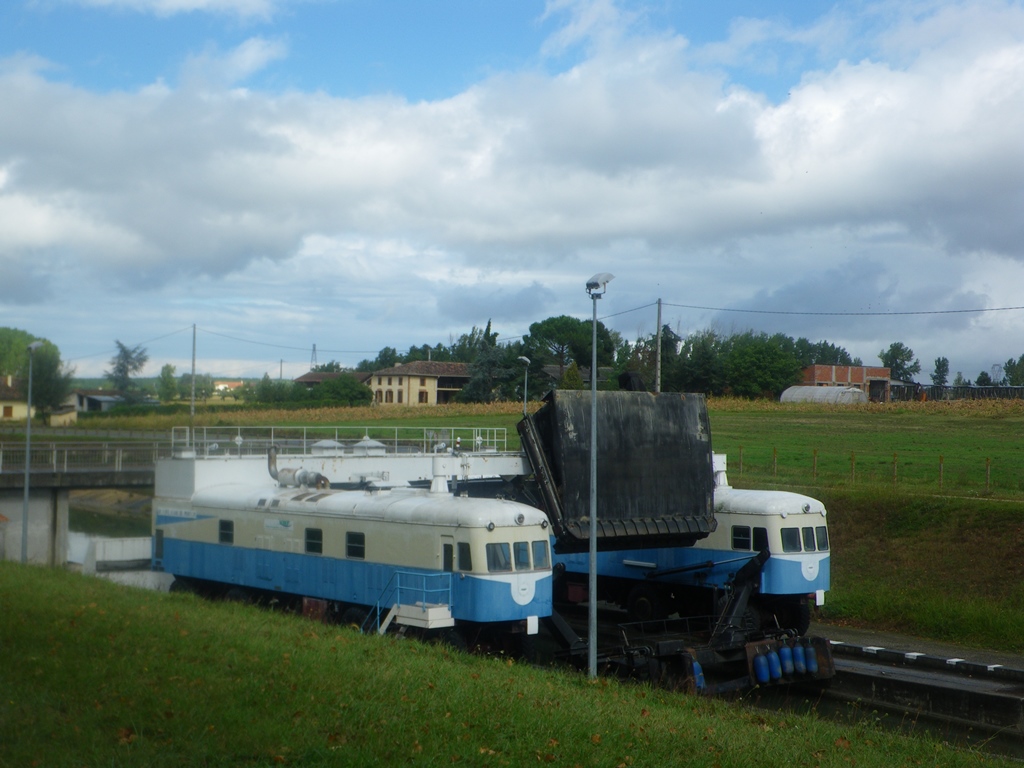 Montech water ramp with locomotives