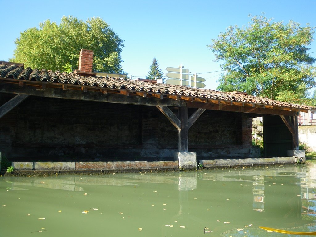 Washhouse beside canal