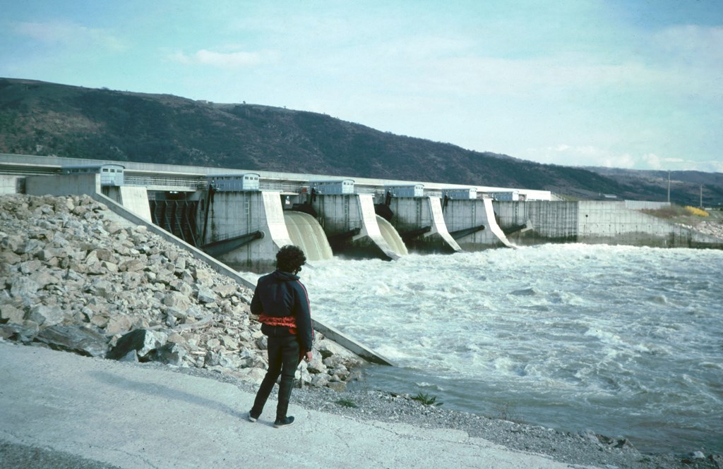 Tim Franklin portaging a barrage on the River Rhône