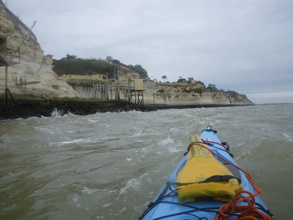 Returning upstream past cliffs, Gironde