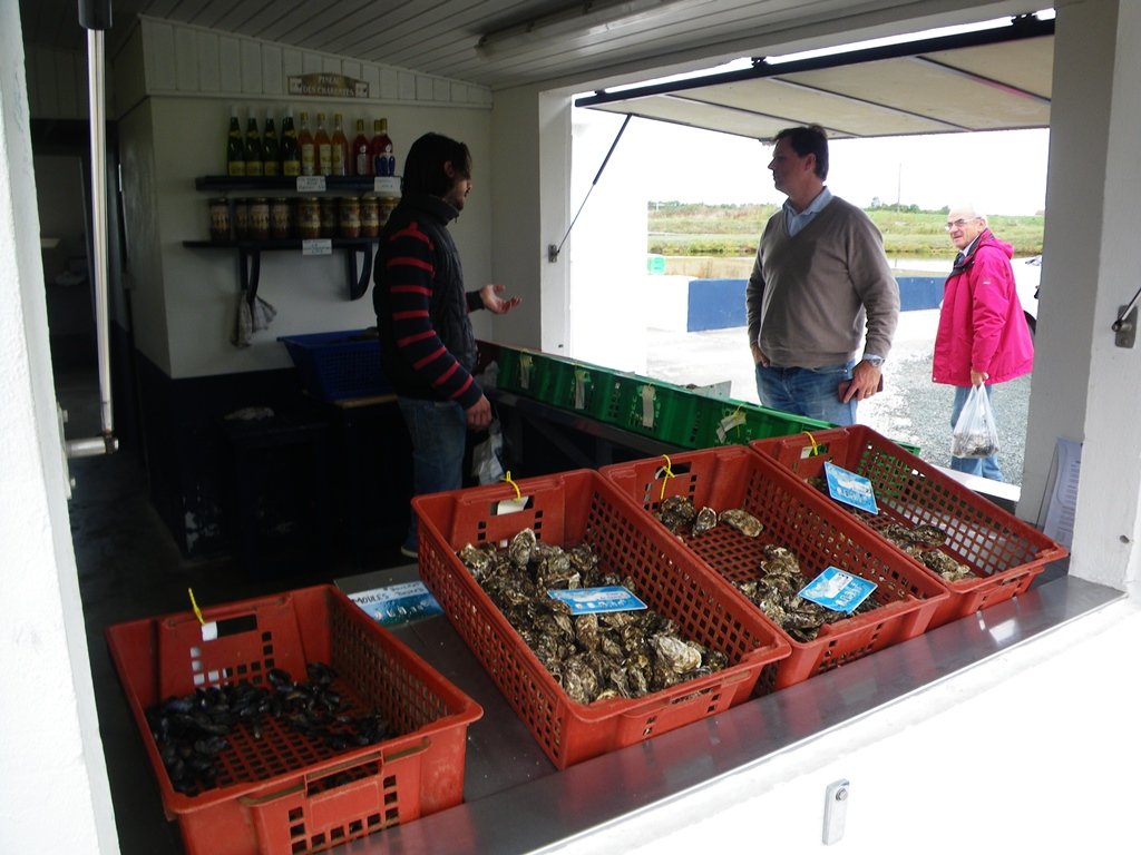 Richard selecting oysters